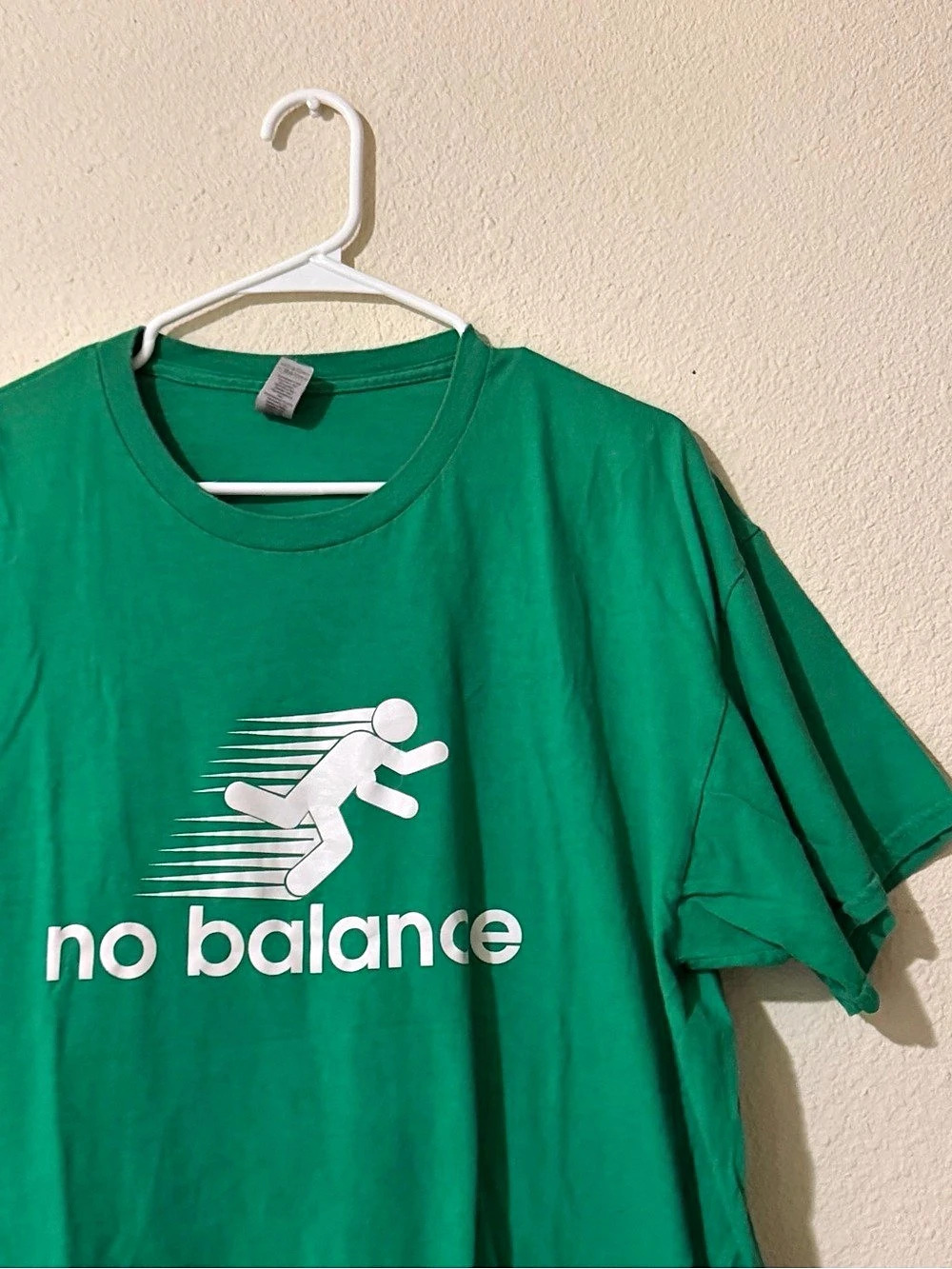 New Balance Graphic Short Sleeve T-Shirt in Green